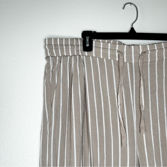 Torrid Womens Beige Striped Wide Leg Pull-On Pants Elastic Waist Pockets 2/ 2X - Picture 3 of 9